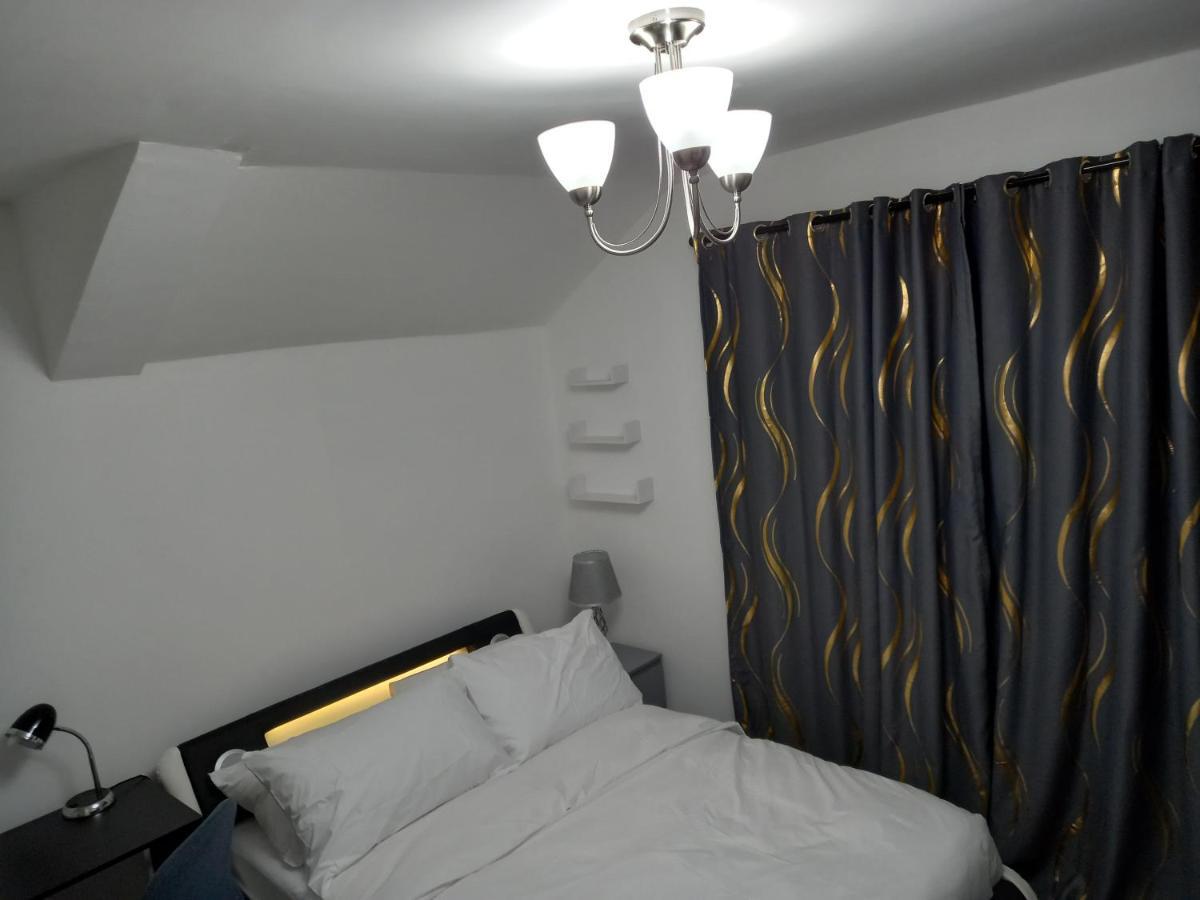 Cozzy Bed & Breakfast *